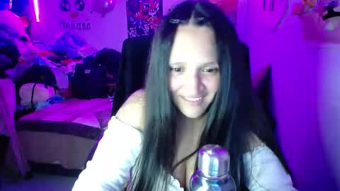 Snapshot of funny_weed_money chatting on September 21, 2:35 am Linda Cataleya- mackenzie girls online show from September 21, 2:35 am