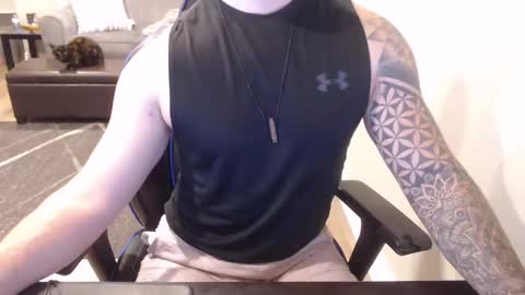 Snapshot of funster101 chatting on December 21, 2:19 am funster101 online show from December 21, 2:19 am