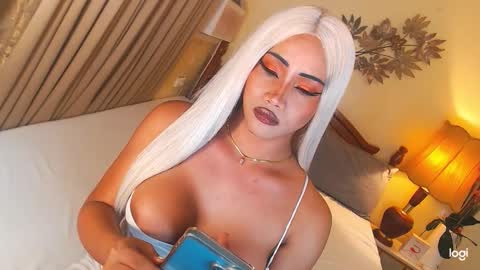 Snapshot of funtastic_harlow chatting on November 18, 6:23 pm Maddonna online show from November 18, 6:23 pm