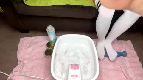 Snapshot of funwithprettyfeet chatting on January 20, 10:59 pm funwithprettyfeet online show from January 20, 10:59 pm