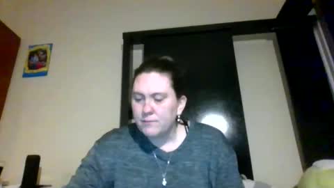 fuzzypeaches87 online show from April 5, 2:20 am