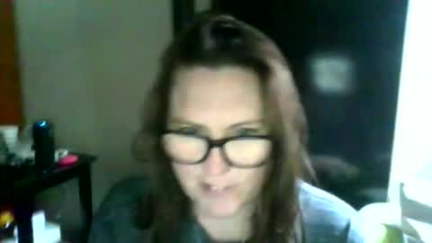 fuzzypeaches87 online show from April 5, 4:04 pm