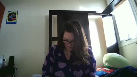 fuzzypeaches87 online show from April 22, 12:18 pm