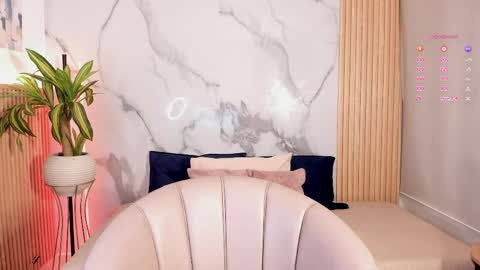  Independent model online show from May 27, 10:45 am