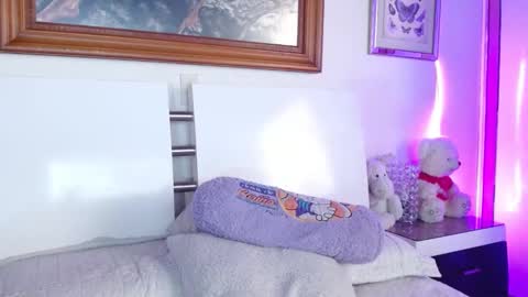 Victoria online show from December 12, 6:53 pm