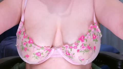 gaaby  online show from April 21, 11:29 pm