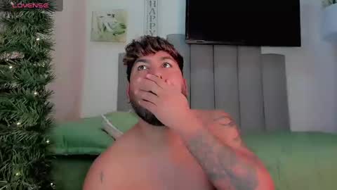 Snapshot of gabbo__ chatting on December 30, 12:32 am GABO online show from December 30, 12:32 am