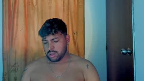 Snapshot of gabbo__ chatting on February 16, 8:11 pm GABO online show from February 16, 8:11 pm