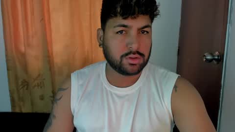 Snapshot of gabbo__ chatting on February 23, 6:12 pm GABO online show from February 23, 6:12 pm