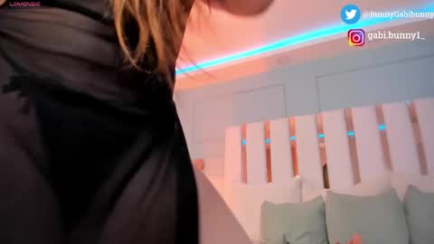 Gabi  online show from May 25, 5:30 pm