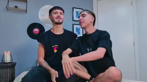 Snapshot of gabriel_and_geronimo chatting on September 26, 2:04 am gabriel_and_geronimo online show from September 26, 2:04 am