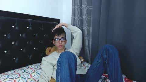 gabriel_x18 online show from February 3, 6:22 am