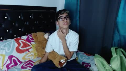 gabriel_x18 online show from February 8, 10:02 pm