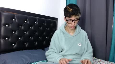 gabriel_x18 online show from February 20, 9:37 pm