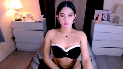 Snapshot of gabriela_deluxe chatting on December 5, 4:25 pm gabriela_deluxe online show from December 5, 4:25 pm