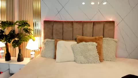 Snapshot of gabriella_santoss chatting on April 21, 6:23 pm gabriella_santoss online show from April 21, 6:23 pm