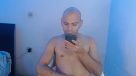 Snapshot of gabrielle_ramirez chatting on December 11, 1:05 am Gabriel online show from December 11, 1:05 am