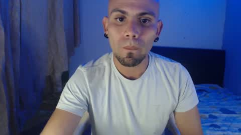 Snapshot of gabrielle_ramirez chatting on February 15, 11:36 pm Gabriel online show from February 15, 11:36 pm