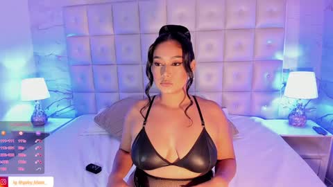 Snapshot of gaby_blaze chatting on December 7, 6:26 pm Gaby Blaze online show from December 7, 6:26 pm