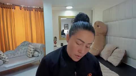 Snapshot of gaby_trent chatting on February 5, 1:27 pm gabriela online show from February 5, 1:27 pm