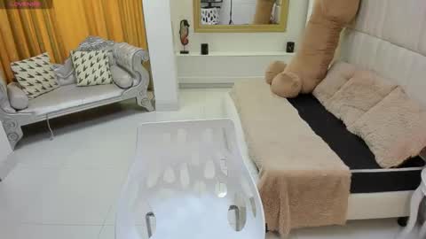 gabriela online show from April 8, 3:56 pm