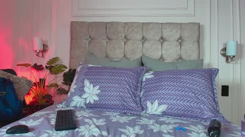 GabyEvans online show from April 11, 12:20 pm