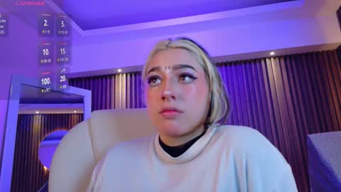 Snapshot of gabyrose9 chatting on November 12, 11:43 am gabyrose9 online show from November 12, 11:43 am