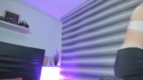 Snapshot of gabys_davisx chatting on December 7, 4:09 am Gabby online show from December 7, 4:09 am
