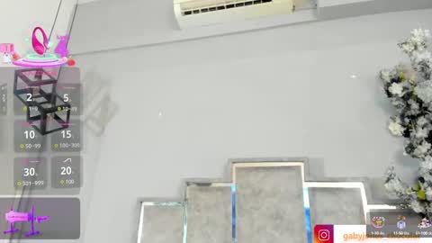 gabyyjones online show from September 17, 11:45 am