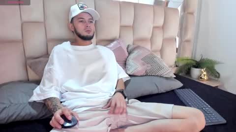 Gael  Coral some hot latinos online show from November 3, 4:03 am