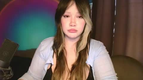 Snapshot of gamergirl01 chatting on November 8, 10:37 am Alex brb in 2 hours online show from November 8, 10:37 am