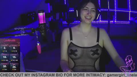 Snapshot of gamergirl_linela chatting on October 14, 3:51 am gamergirl_linela online show from October 14, 3:51 am