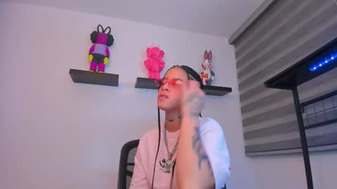 Snapshot of gangster_girl chatting on December 23, 4:10 am GANG online show from December 23, 4:10 am