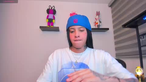 Snapshot of gangster_girl chatting on February 7, 3:32 am GANG online show from February 7, 3:32 am