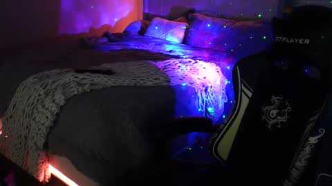 Jenna  - be back MONDAY night.  online show from January 18, 9:24 am