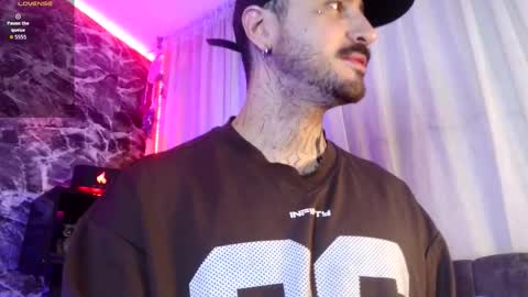 Snapshot of garbel09 chatting on November 1, 6:37 am Chris Dont forget to gift me thumb up Its very important to me and makes me happy AF online show from November 1, 6:37 am