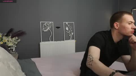 Snapshot of garden_of_eden_ chatting on February 23, 4:10 am Max and Eva online show from February 23, 4:10 am