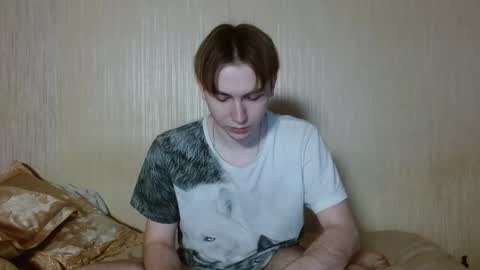 Snapshot of gary_snail33257 chatting on October 31, 7:04 pm meow online show from October 31, 7:04 pm