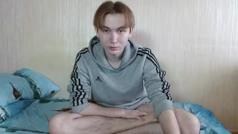 Snapshot of gary_snail33257 chatting on November 21, 7:29 am meow online show from November 21, 7:29 am