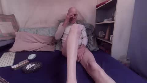 gayrobbin online show from February 10, 2:10 pm