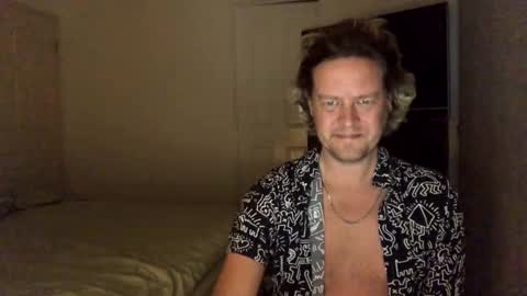 Snapshot of gcsurfer81 chatting on January 3, 9:04 am gcsurfer81 online show from January 3, 9:04 am