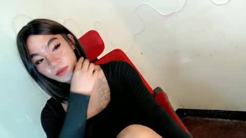 Snapshot of gelluxxx chatting on June 18, 5:39 pm gelo online show from June 18, 5:39 pm