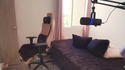 geminis11 online show from April 16, 6:41 pm