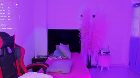 Snapshot of gemma_rose_ chatting on February 23, 7:33 pm online show from February 23, 7:33 pm