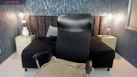 gemma_ward online show from April 2, 11:41 am