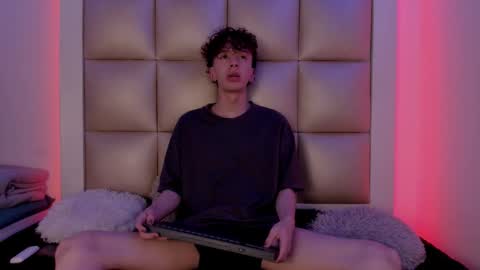 genesis_js online show from February 12, 5:02 am