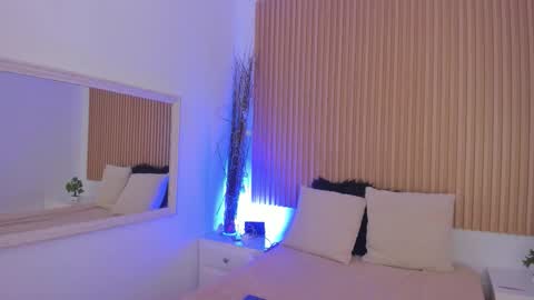 Snapshot of genesisruiz chatting on February 23, 12:24 pm online show from February 23, 12:24 pm