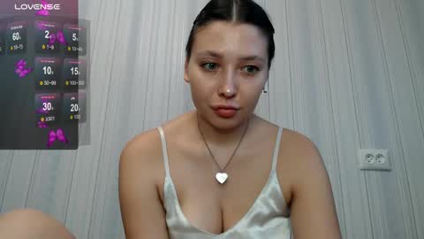 genev__ievee online show from April 5, 3:42 pm