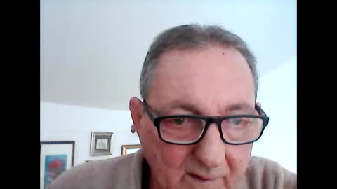 Snapshot of georg1412 chatting on February 18, 10:33 am georg1412 online show from February 18, 10:33 am