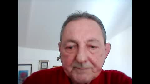 Snapshot of georg1412 chatting on April 8, 9:42 am georg1412 online show from April 8, 9:42 am